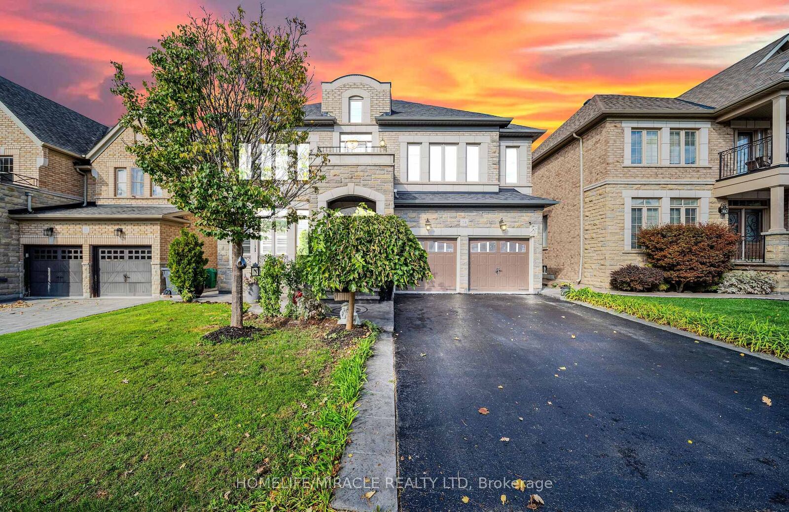 Property Photo: 24 Haywood Drive ON L6X 0W1
