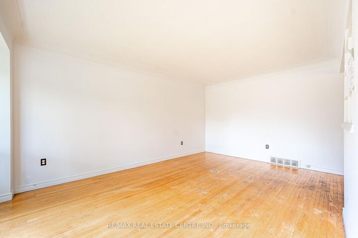 Property Photo: 295 Millvue Street ON N3C 1T6