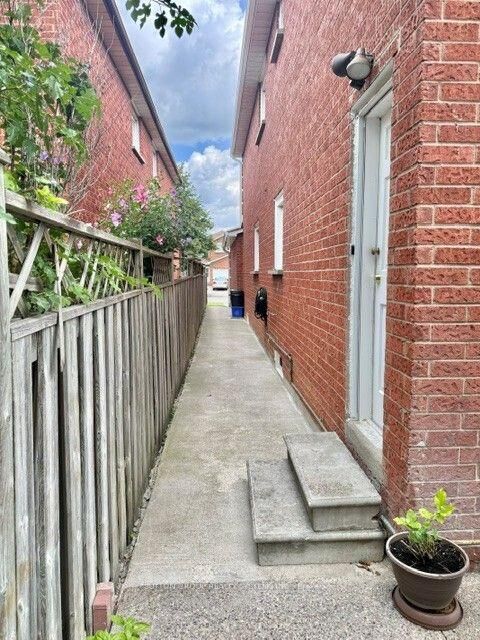 Property Photo:  4670 Antelope Crescent Bsmt  ON L4Z 2X1 