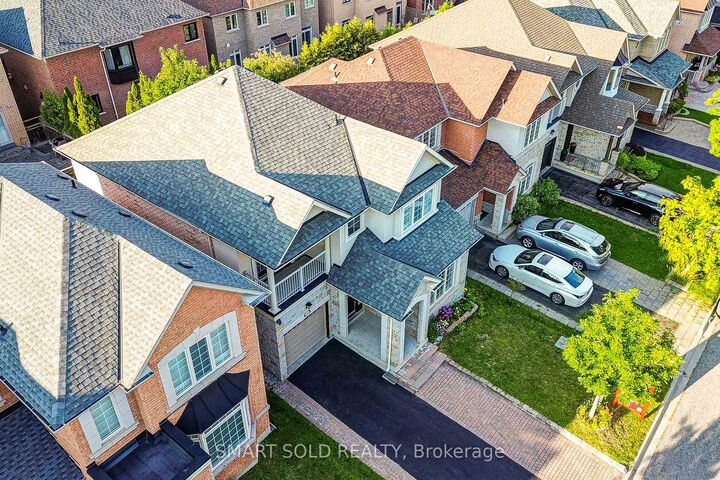 Property Photo: 16 Burgundy Trail ON L4J 8X5