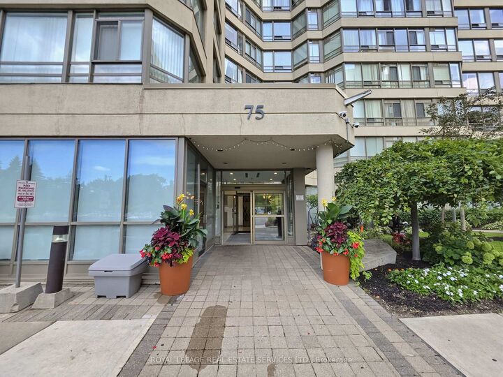 Property Photo: 75 King Street E 1212 ON L5A 4G5