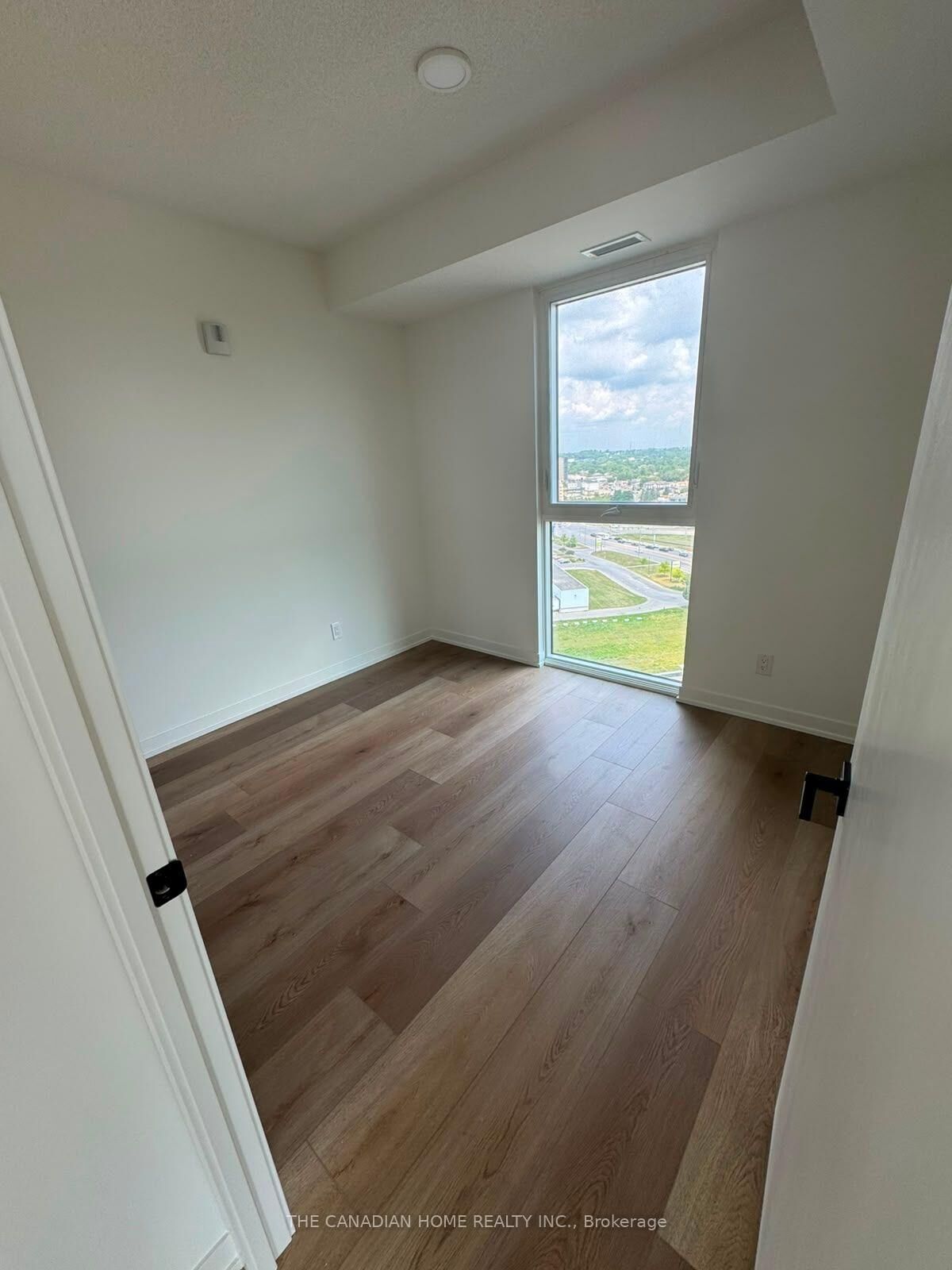 Property Photo:  33 Erie Avenue 1608  ON N3S 2E5 