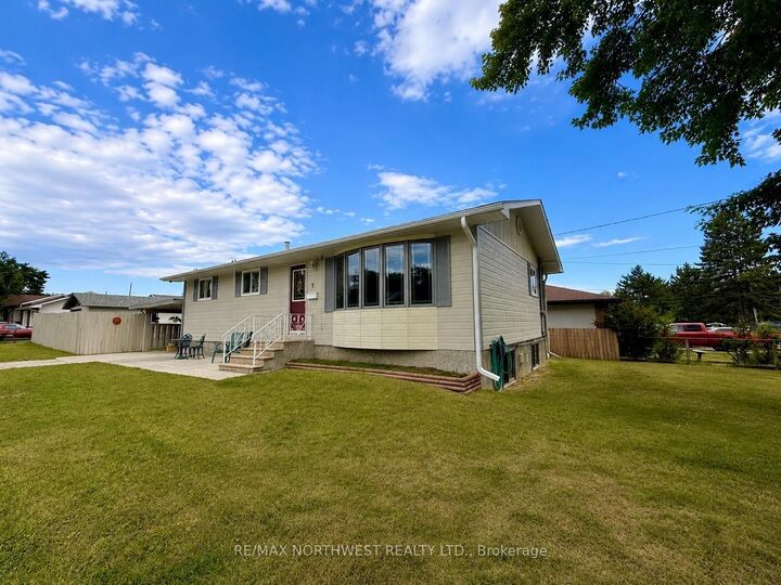 Property Photo: 1 Kirkpatrick Avenue ON P9N 4K5