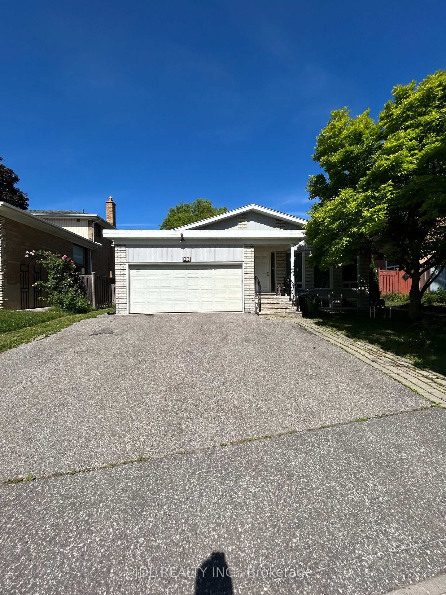 Property Photo: 23 Pineway Blvd Boulevard Unit A Bsmt ON M2H 1A3