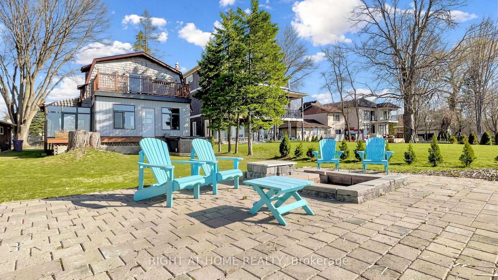 Property Photo: 36 Shirlea Boulevard ON L4P 1K9