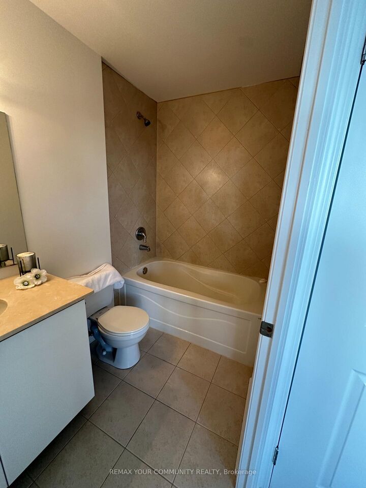 Property Photo: 15450 Yonge Street 205 ON L4G 0K1