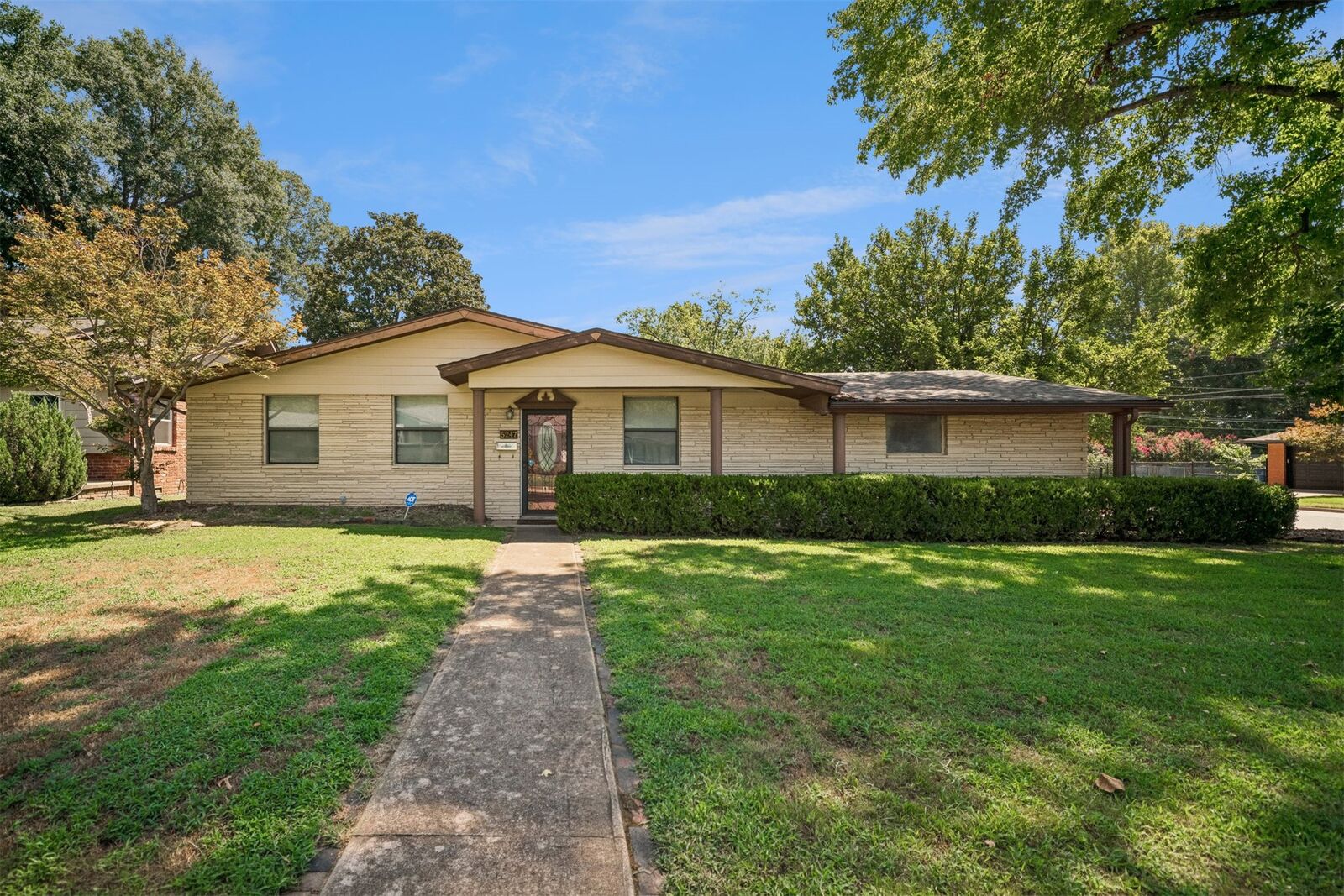 Property Photo:  5247 S Columbia Avenue  OK 74105 
