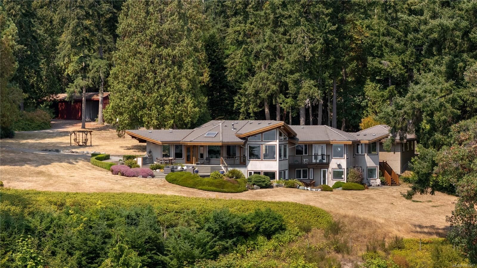Property Photo: 466 Meredith Rd BC V0R 2P3