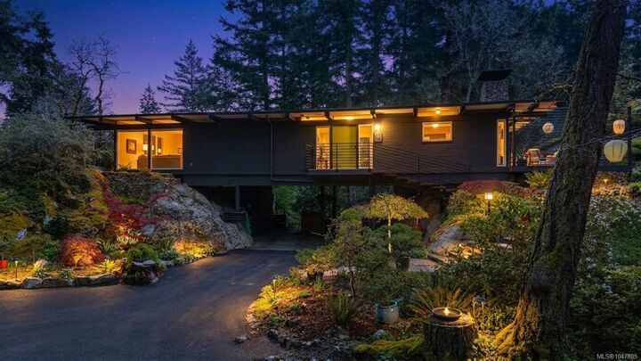 Property Photo: 4513 Edgewood Pl BC V8X 2N8