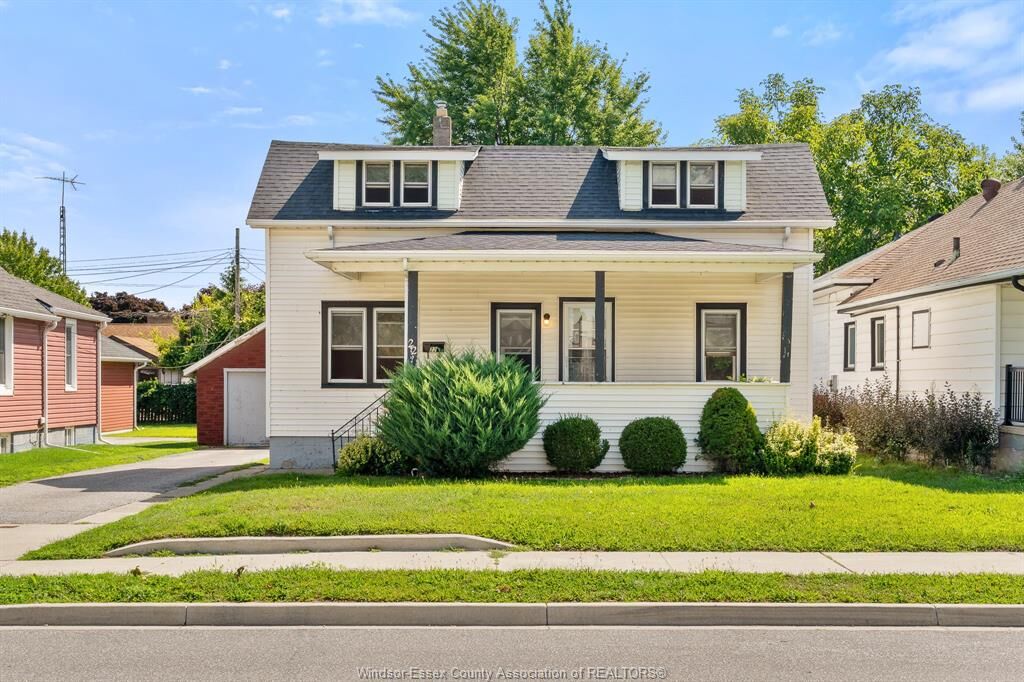 Property Photo: 22 Melrose Avenue ON N8H 2H9