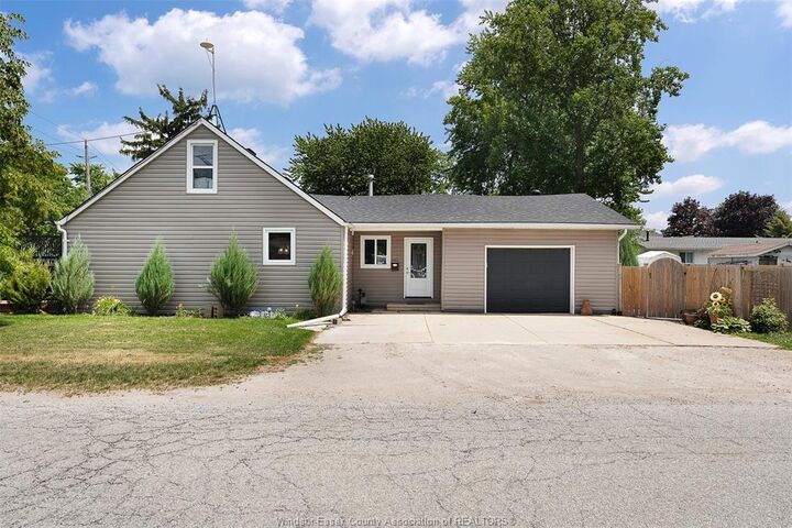 Property Photo: 430 Broadway Street ON N0R 1A0