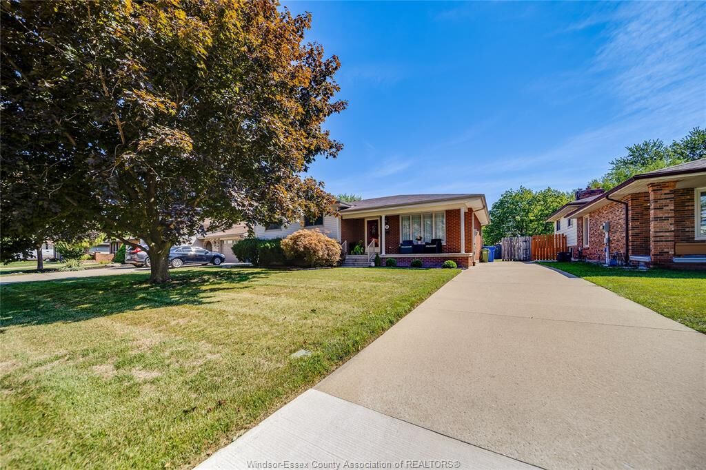 Property Photo:  380 Woodridge Drive  ON N8N 3A8 