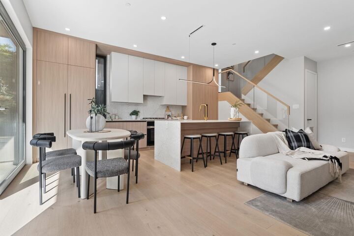 Property Photo: 2941 W 29th Avenue 1 BC V6L 1Y3