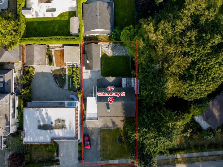 Photo de la propriété:  677 Gatensbury Street  BC V3J 5G9 