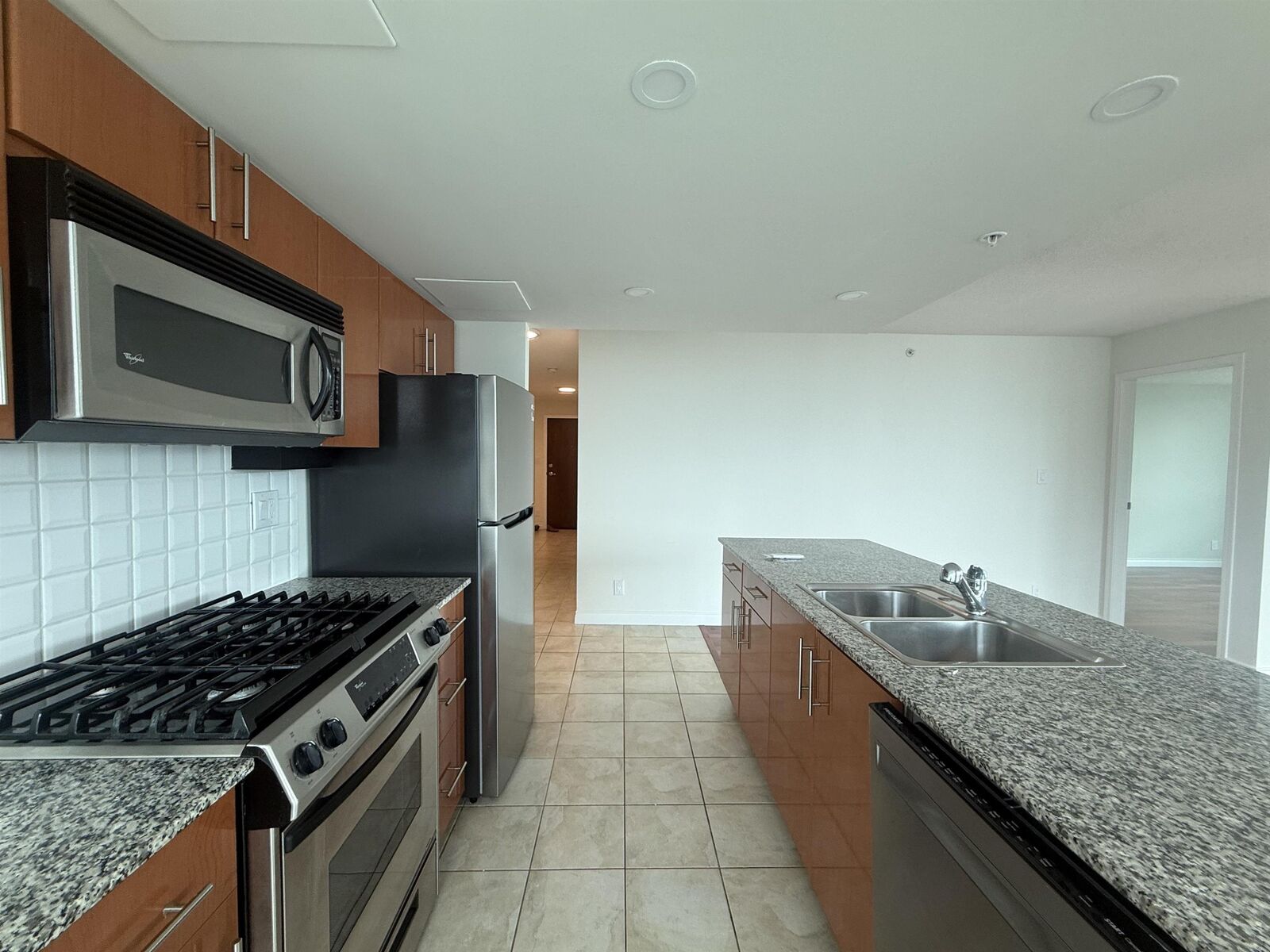 Property Photo: 188 E Esplanade 1206 BC V7L 4Y1