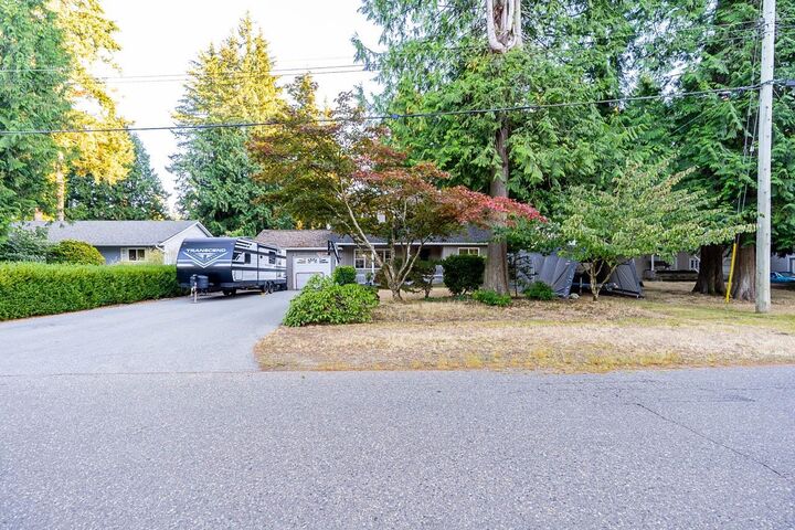 Photo de la propriété: 19860 35 Avenue BC V3A 2P6