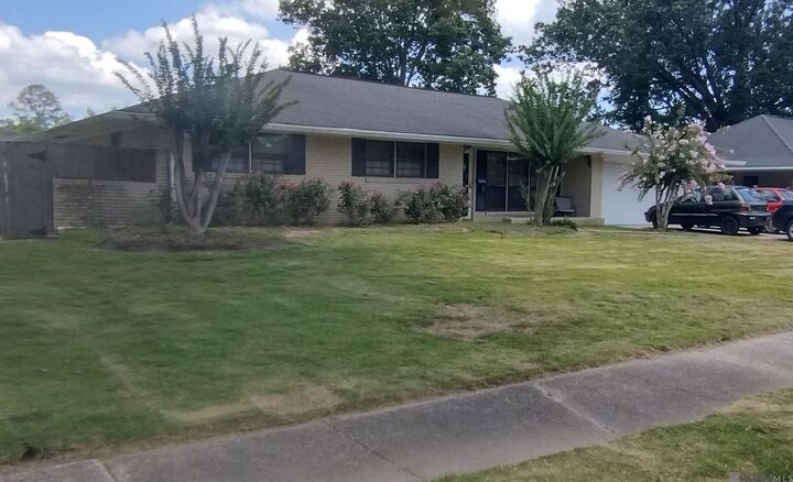 Property Photo: 2234 N Alameda Dr LA 70815