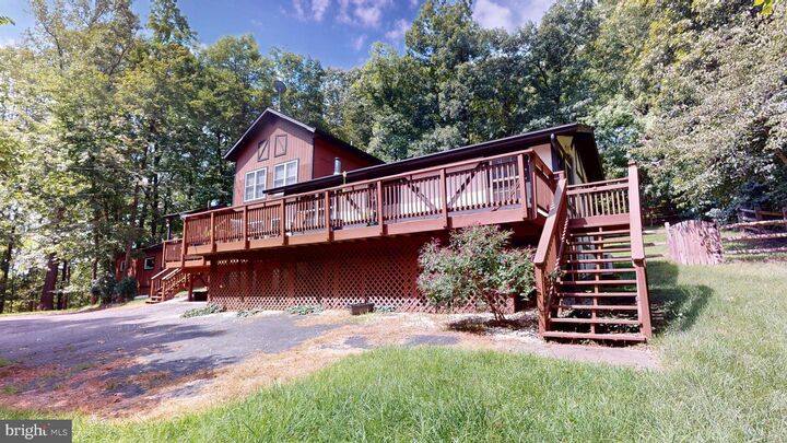 Property Photo:  104 Laurel Lane  VA 20135 