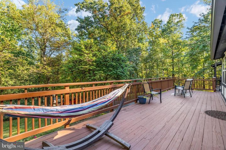 Property Photo: 104 Laurel Lane VA 20135