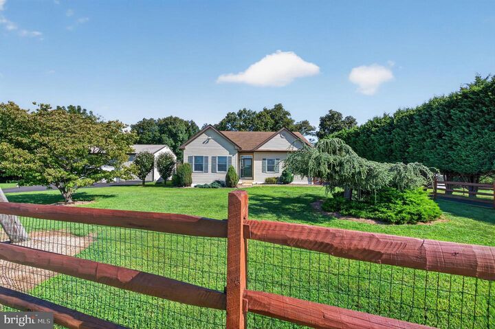Property Photo:  1323 Lorewood Grove Road  DE 19709 