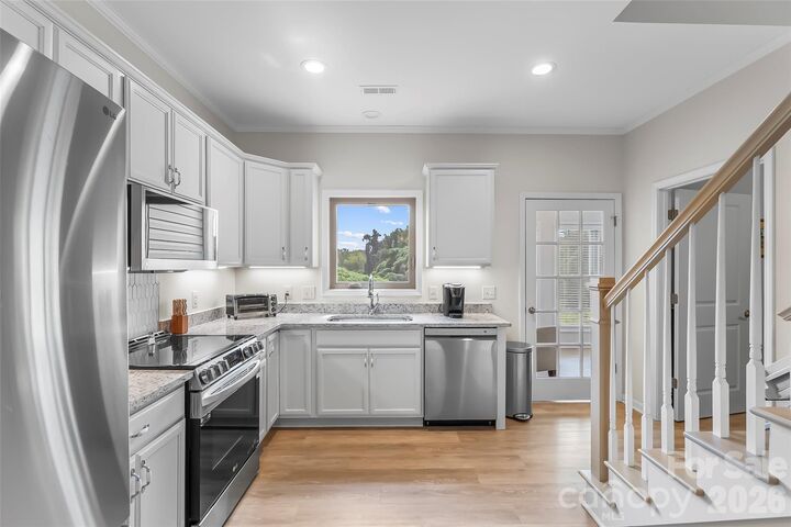 Property Photo:  962 Trial Place  NC 28658 