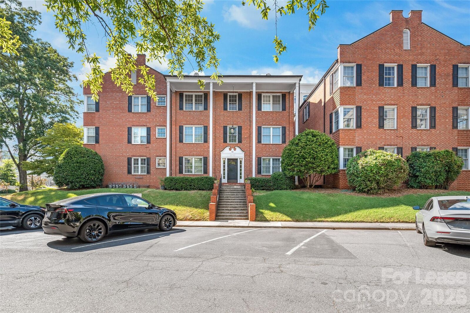 Property Photo:  920 Monticello Terrace 305  NC 28204 