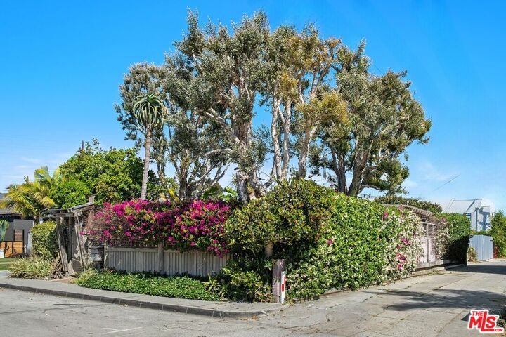 Property Photo:  1216 Elm St  CA 90291 