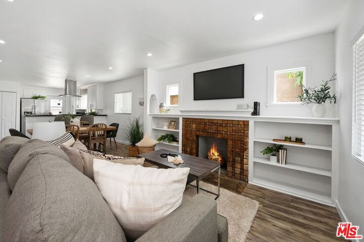 Property Photo: 1919 W 65th Pl CA 90047
