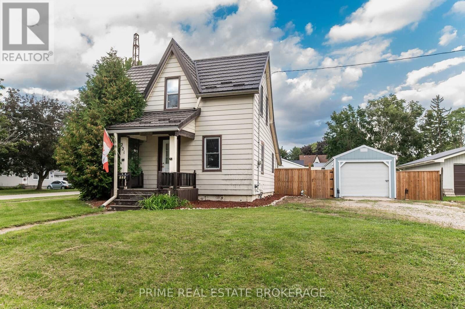 Property Photo:  221 Third Street  ON N0L 2C0 