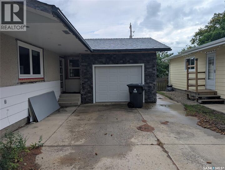 Property Photo: 125 Main Street E SK S0K 0A1