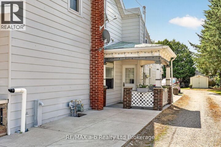 Property Photo:  133 Dundas Street West  ON N0M 2M0 