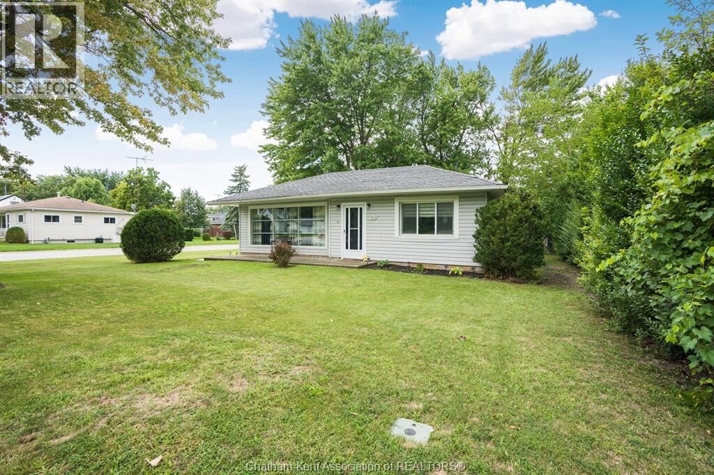 Property Photo:  113 Queen St Street North  ON N0P 2L0 