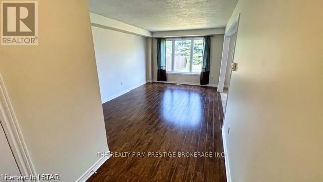 Property Photo: 926 Grenfell Drive ON N5X 4R8