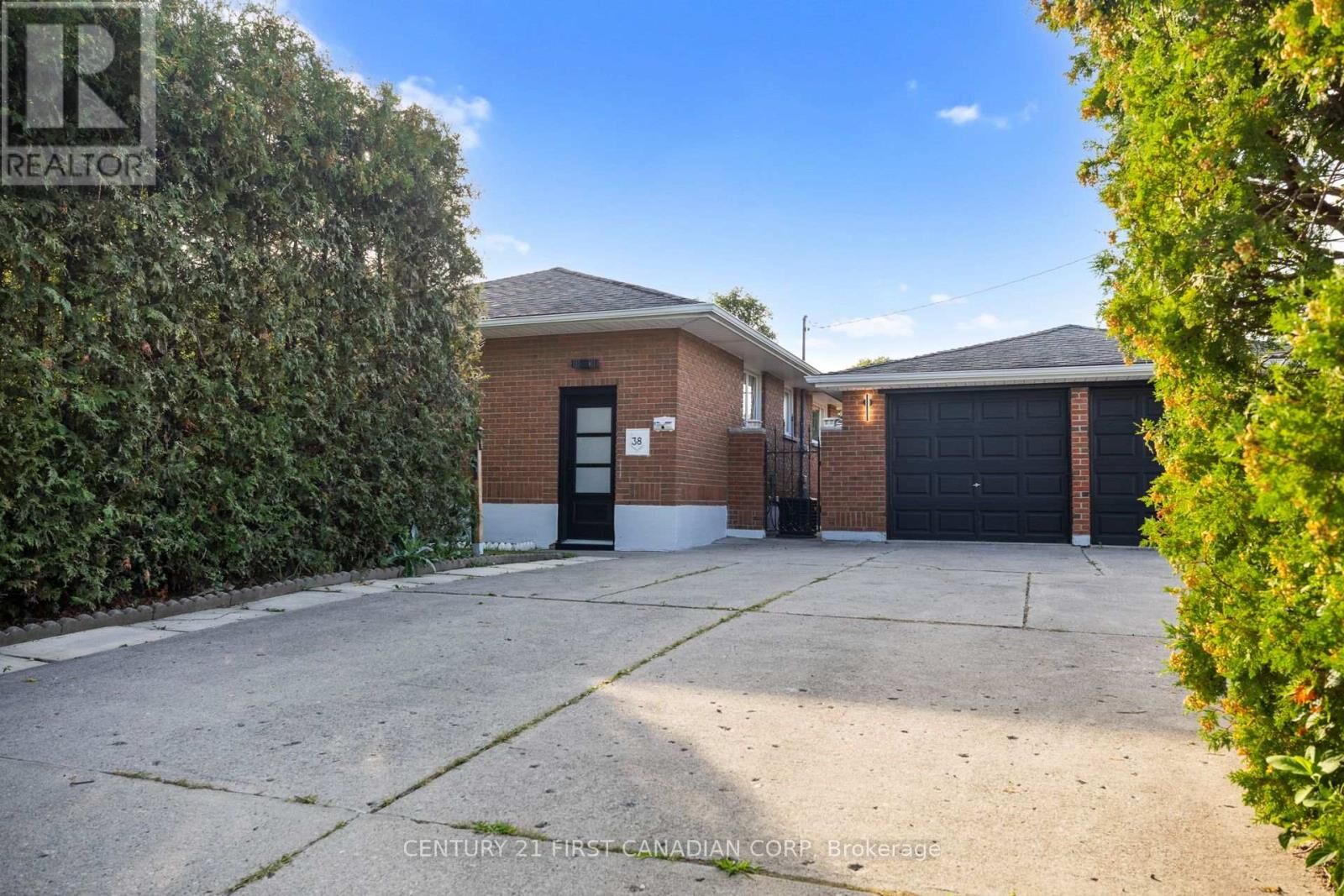 Property Photo:  38 Silverdale Crescent  ON N5Z 4A6 