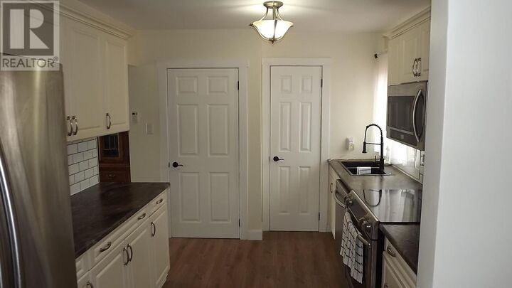 Property Photo:  156 Hillside Dr S  ON P5A 1V3 