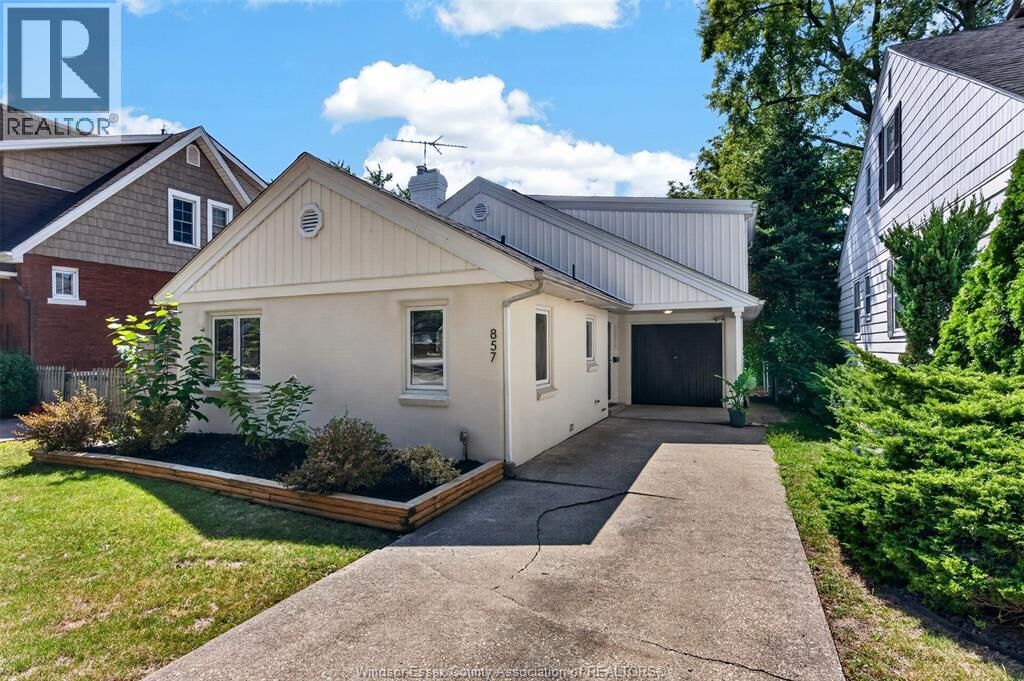 Property Photo:  857 Thompson Boulevard  ON N8S 2G6 
