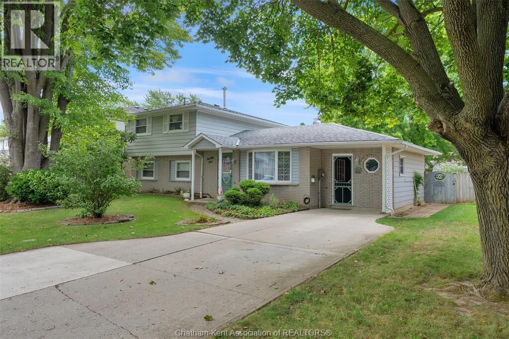 Property Photo:  25 Sylvester Drive  ON N7M 2B7 