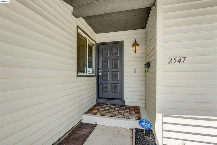 Property Photo:  2547 Silvercrest Ct  CA 94564 
