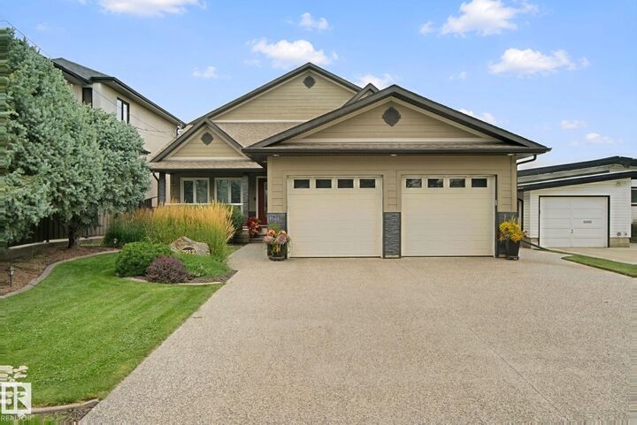 Photo de la propriété:  7912 Rowland Road NW  AB T6A 3W1 