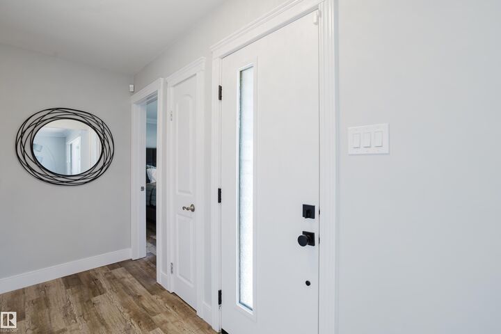Property Photo:  9330 162 Street NW  AB T5R 2M9 