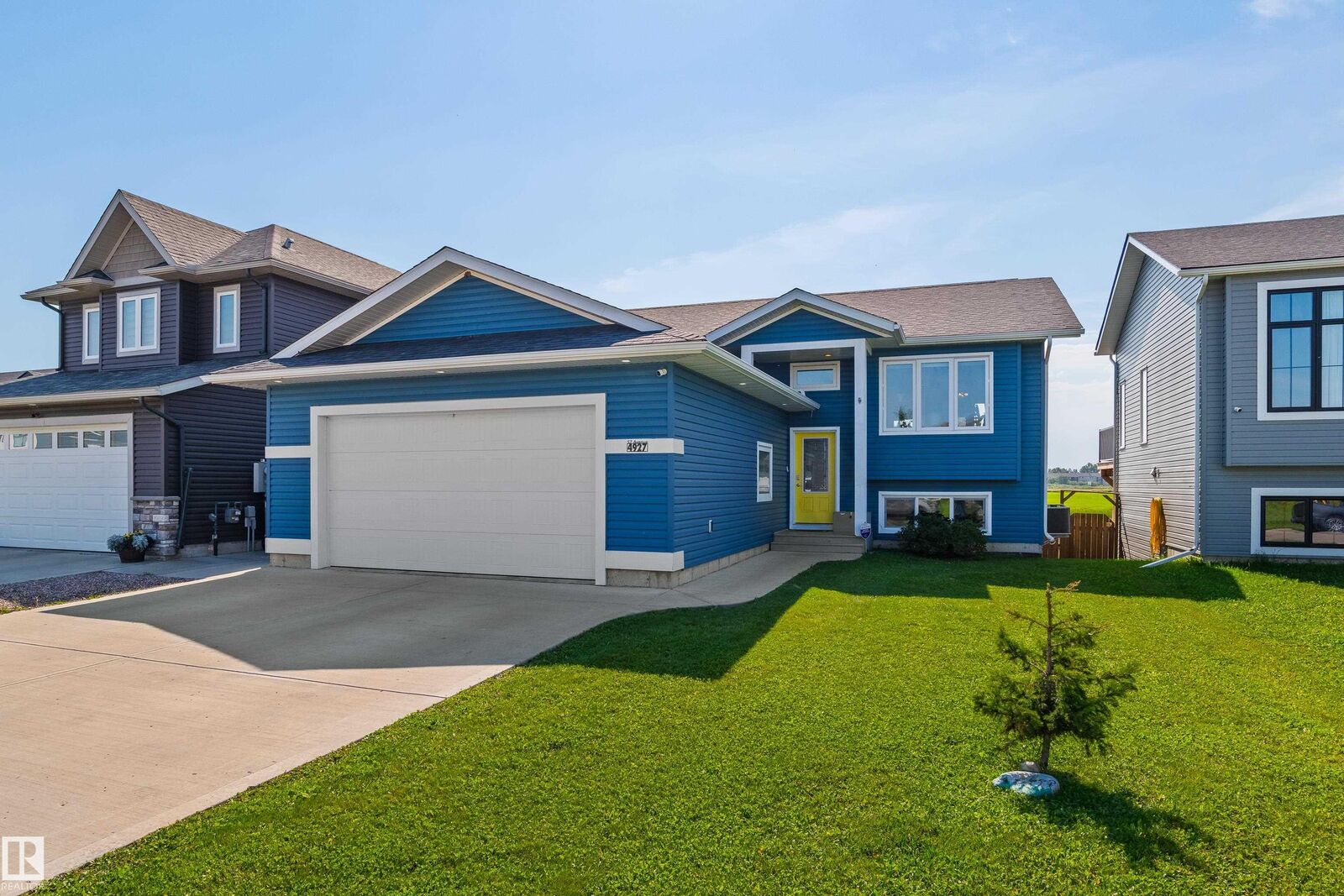 Property Photo: 4927 57 Avenue AB T9M 0E7