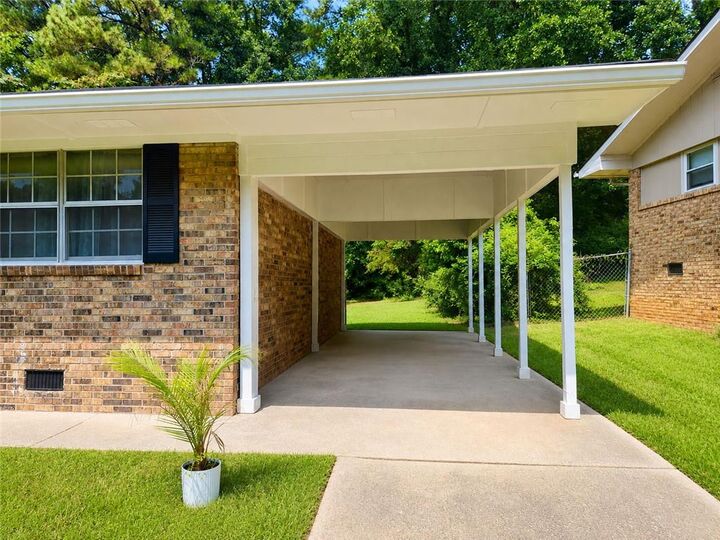 Property Photo: 792 SW Plainville Circle SW GA 30331