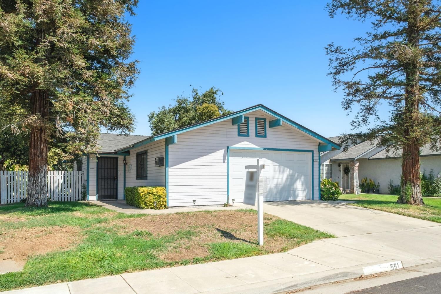 Property Photo:  551 W Pat Drive  CA 93612 