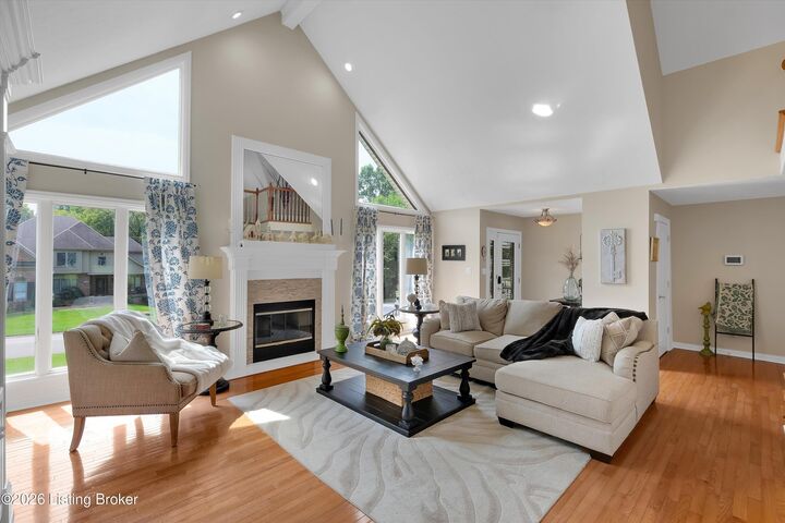 Property Photo: 106 Cherry Hills Ln KY 40245