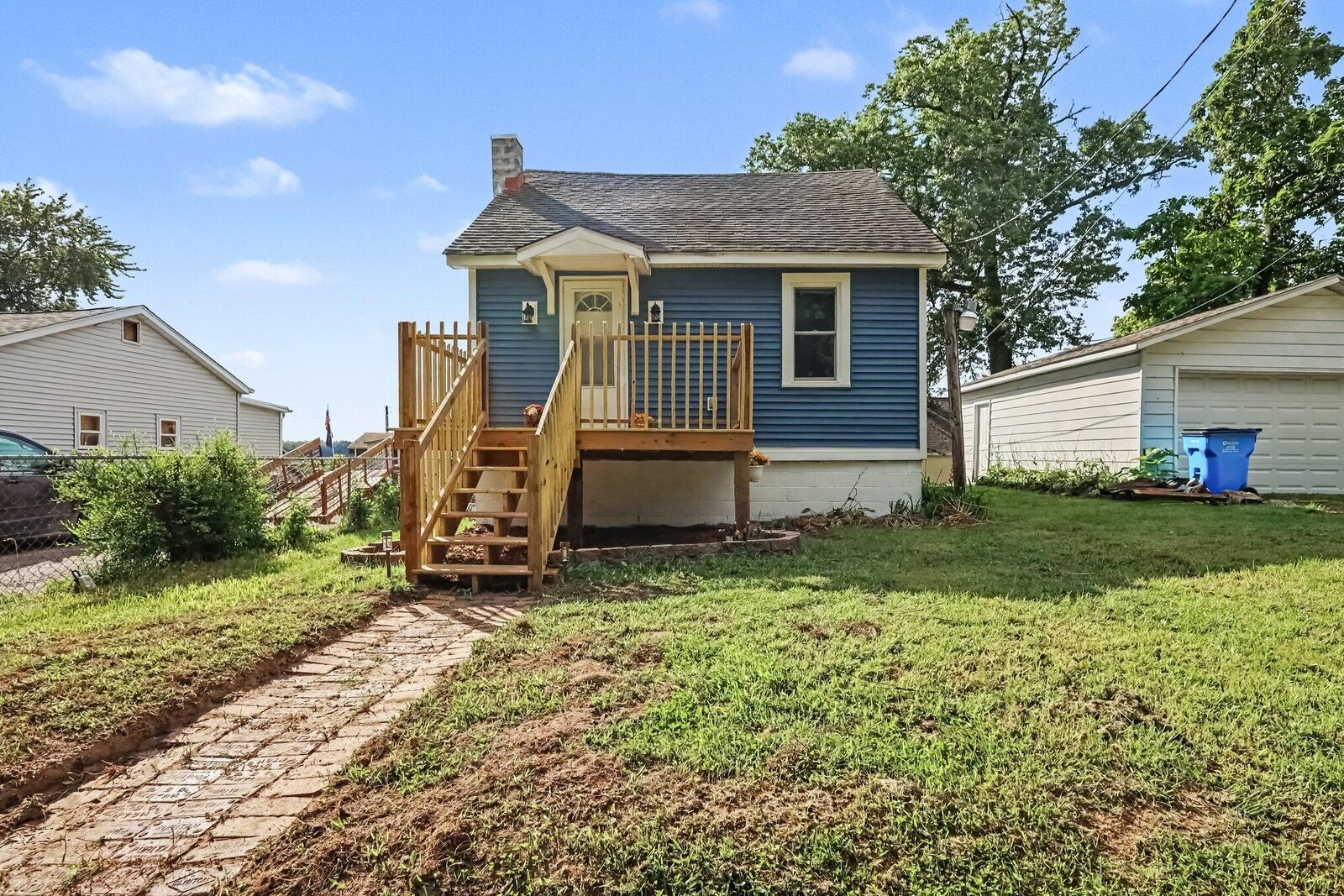 Property Photo:  1705 N Longshore Drive  IN 46574 