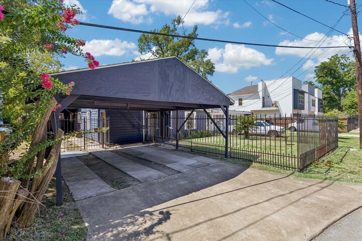 Property Photo:  96 Burress Street  TX 77022 