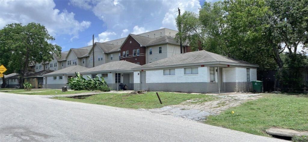 Property Photo: 3839 Mount Pleasant Street TX 77021