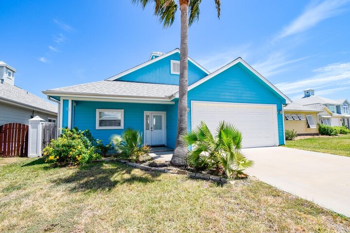 Property Photo:  2711 Lakeview Drive  TX 78382 