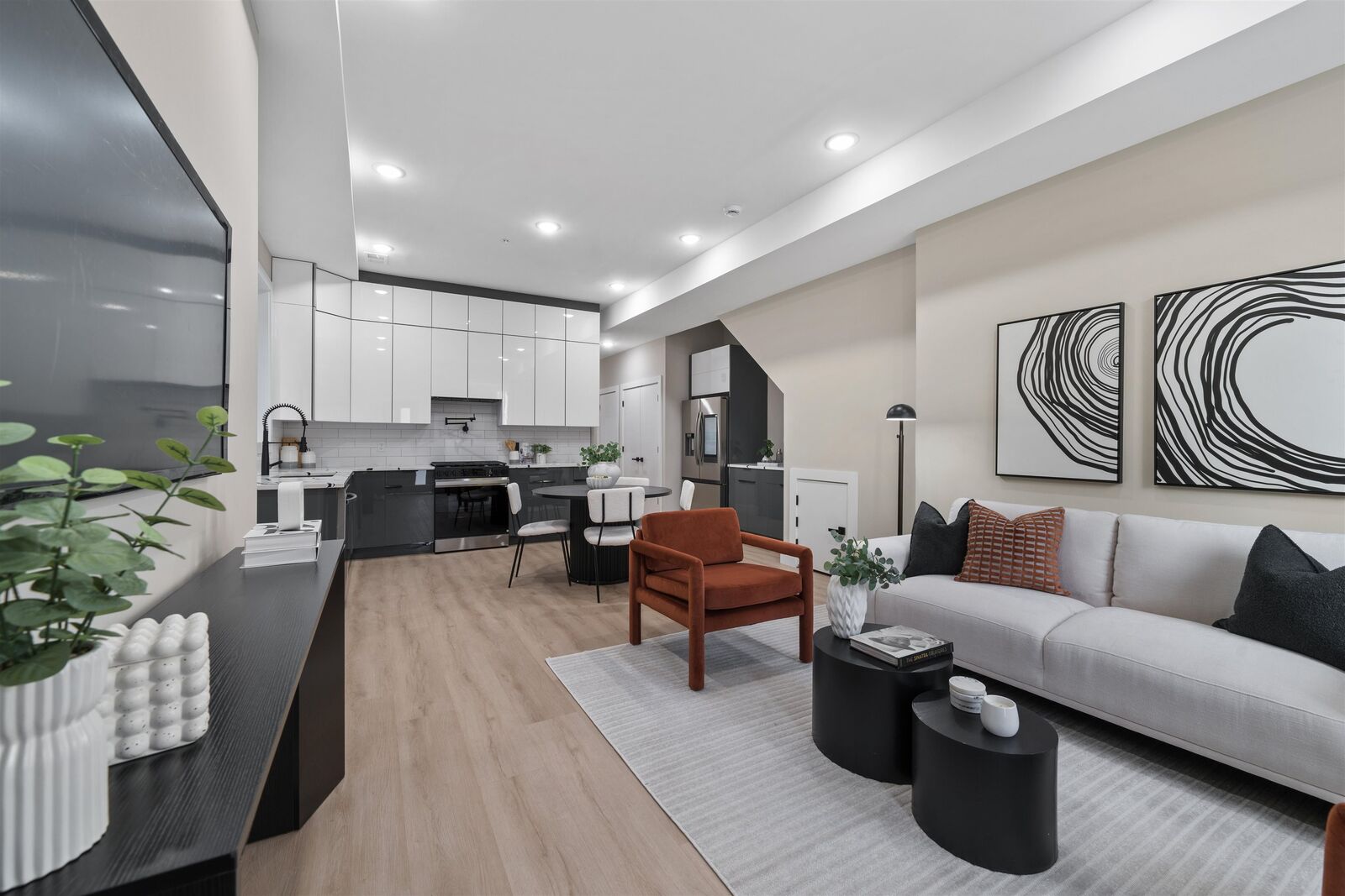 Property Photo:  94 South St 1  NJ 07307 