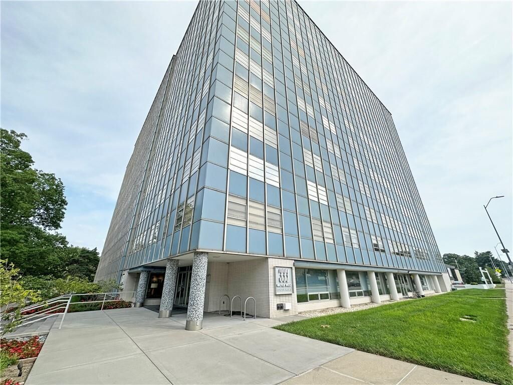 Property Photo:  333 W Meyer Boulevard 312  MO 64113 